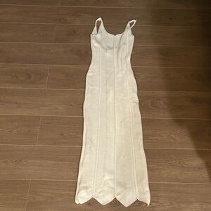 Elegant White Sleeveless Dress
